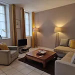 2 Pieces Dans Le Centre Avec Petite Terrasse 3***