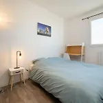 Air-Conditioned Apartment Sleeps 4 To 6 Parking