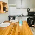 Studio Paisible, Climatise Avec Vue Notre Dame