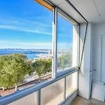 Bienvenue A Marseille : Vue Sur Le Mucem Et La Mer !