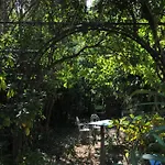 Maison Entiere Avec Un Grand Jardin A 15 Min Du Centre En Transports: Bienvenue A Qg Marseille !