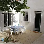 Villa Au Calme Avec Exterieur Et Parking Gratuit Aux Portes D\'Aix Et Marseille Emplacement Ideal