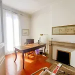 Le Toit De La Rue Sainte