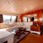 Yacht Idealement Situe Au Coeur Du Vieux-Port
