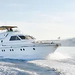Yacht Idealement Situe Au Coeur Du Vieux-Port