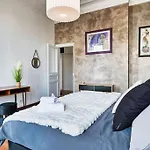 Appartement Spacieux Et Elegant A Chave Centre