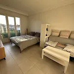 Grand Studio Avec Balcon