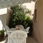 Jolie Studio En Rez De Jardin A L\'Estaque Mourepiane