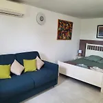 Jolie Studio En Rez De Jardin A L\'Estaque Mourepiane