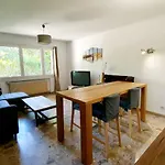 Bas De Villa Avec Piscine