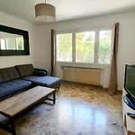 Bas De Villa Avec Piscine