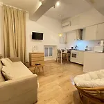 1Br With Bathtub In City Center Close Opera