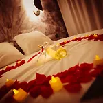 Love Room Du Mont D\'Or - Baignoire Spa - Minibar Offert