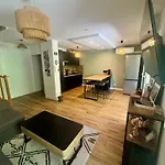 Appartement T3 Avec Terrasse Et Parking Dans Petite Residence Fermee Et Calme , Proche De Toutes Commodites