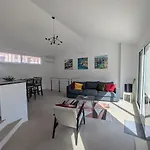 2Br With Quiet Terrace In The City Center