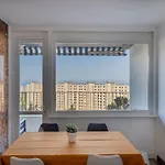 Dominant View, Terrace 6 People