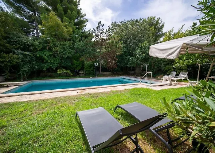Le Figuier Air-Conditioned Studio And Swimmin