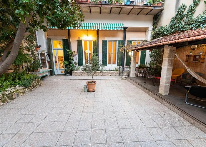 Anna-Maria : Grand Appartement 10 Personnes+Parking Prive -Actif+ Location-