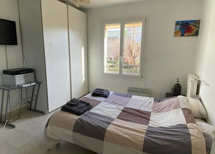 Appartement A 20 Metres De La Plage Avec Balcon
