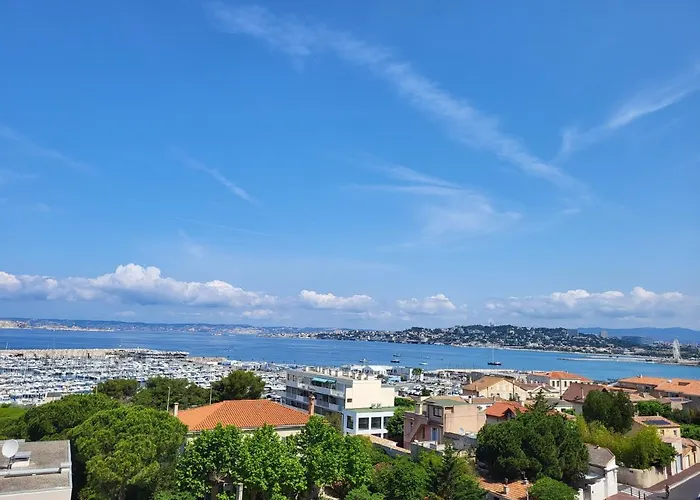 La Pointe Rouge Vue Mer