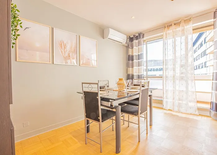 Ideal Couple, Family & Friends - Calme, Lumineux, Balcon - Proche Plages 2Km - Velodrome A 10Min - Olympique Marina - Climatisation & Parking Prive