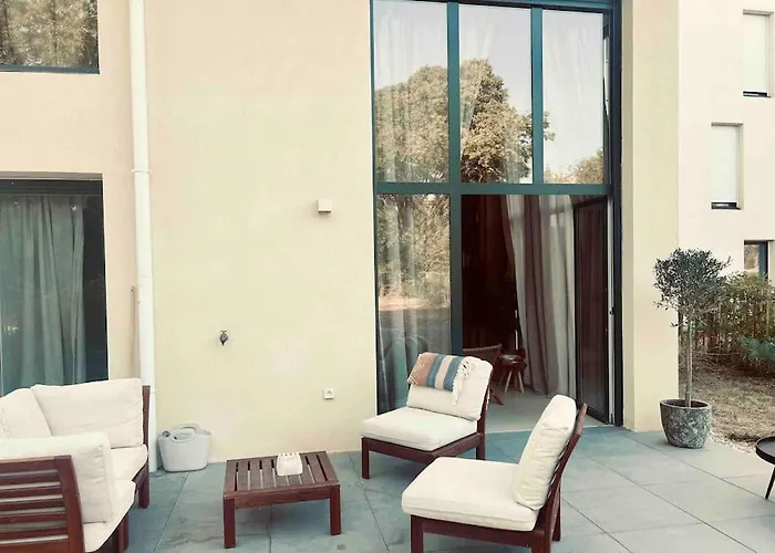 3 Bedroom Duplex With Garden