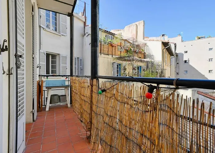 Capucins - T2 Avec Balcon A Noailles