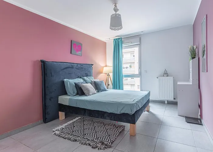Ideal Friends & Family - Hypercentre - Plage 3Km - Balcon - Spatieux- Parking Prive