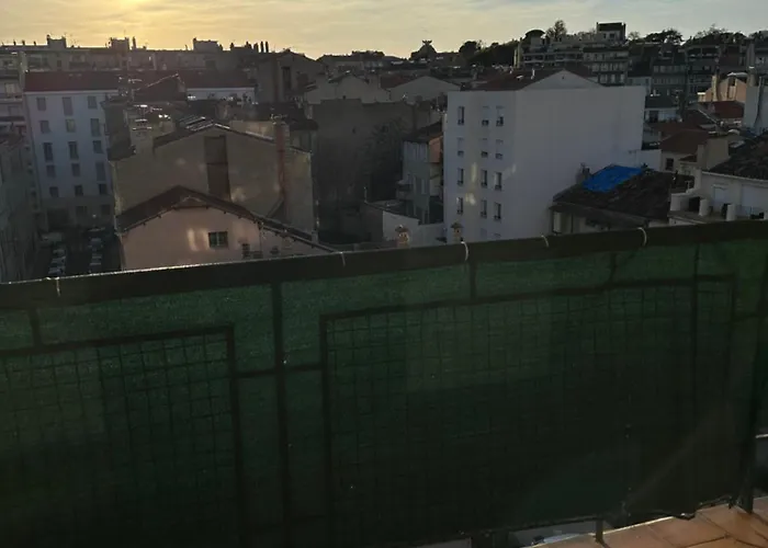 Grand Studio Avec Balcon