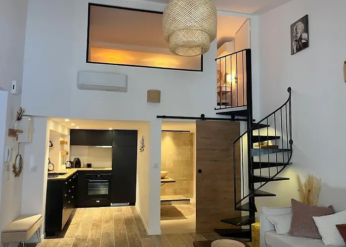 Duplex Chaleureux Et Elegant A Deux Pas De La Mer