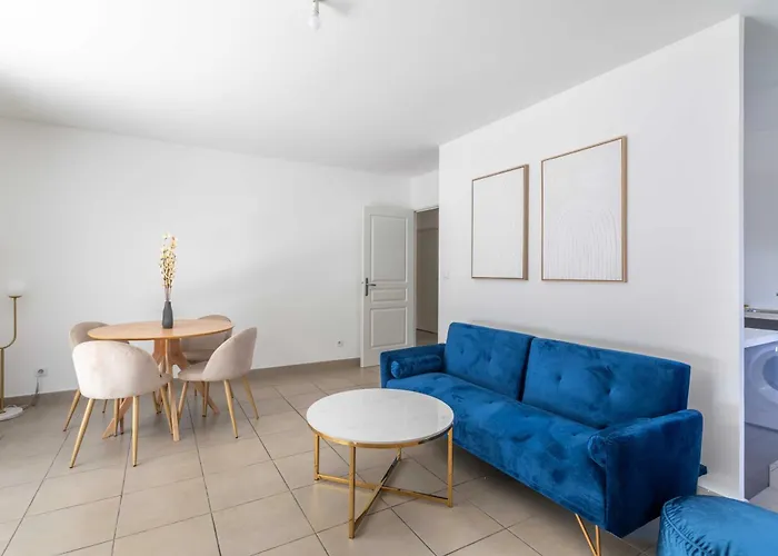 2 Bedroom Apartment With Balcony 10Th Arr