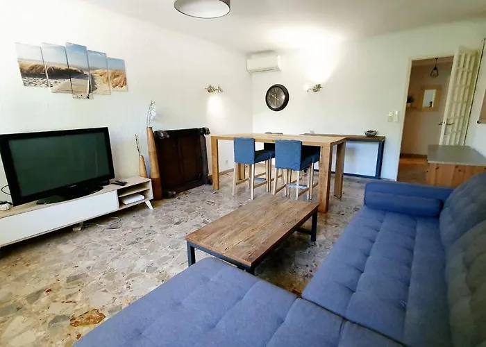 Bas De Villa Avec Piscine