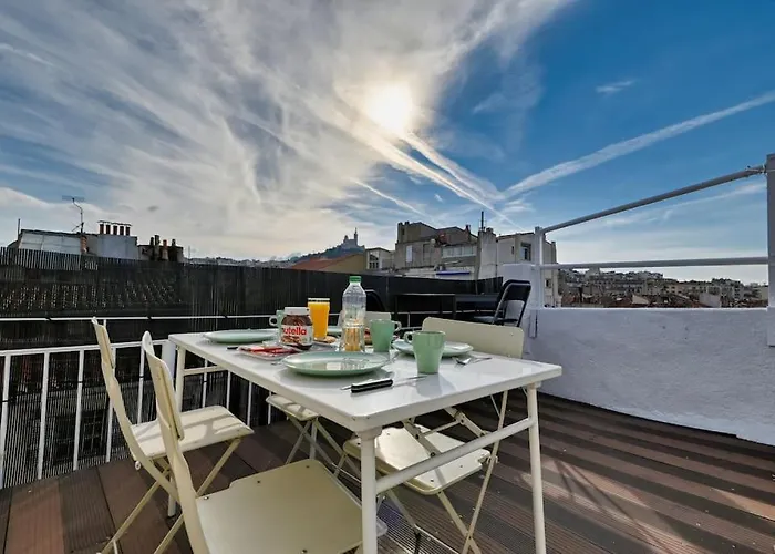 Le Grand Marseillais Terrasse Vu Notre Dame