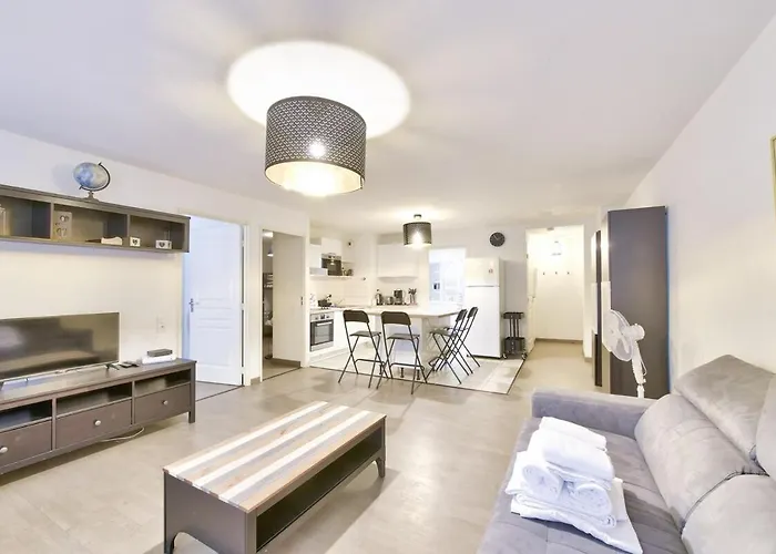 Modern 2 Bedroom Flat Near Vieux Port