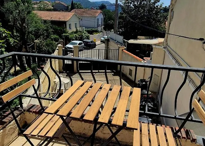 Maisonnette Renovee Avec Cour, Clim Et Metro A 5 Min