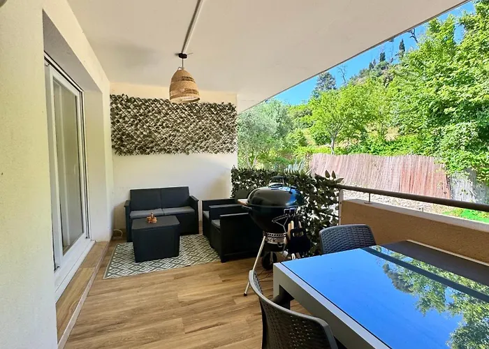 Appartement T3 Avec Terrasse Et Parking Dans Petite Residence Fermee Et Calme , Proche De Toutes Commodites