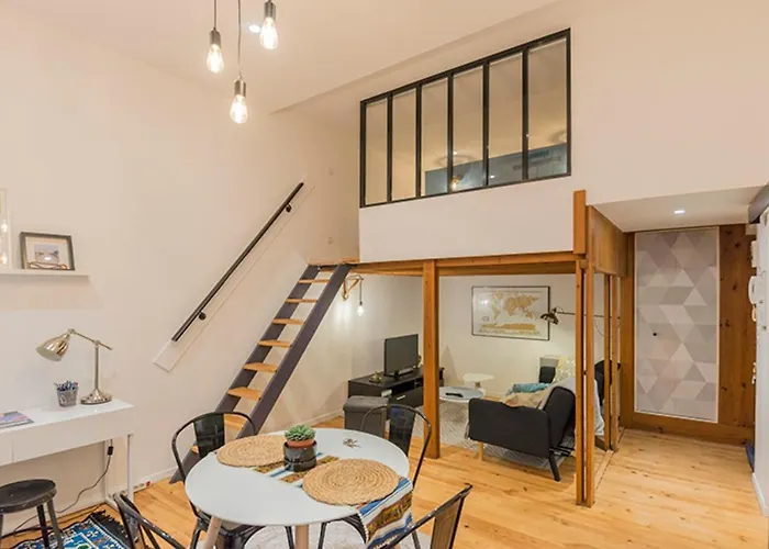 Design And Air Conditioned Apartment