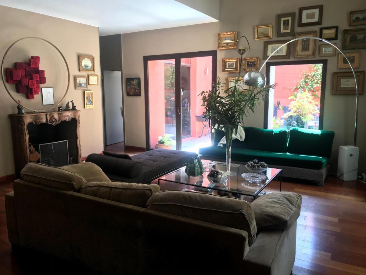 Les De L'abbaye Bed & Breakfast Marseilles