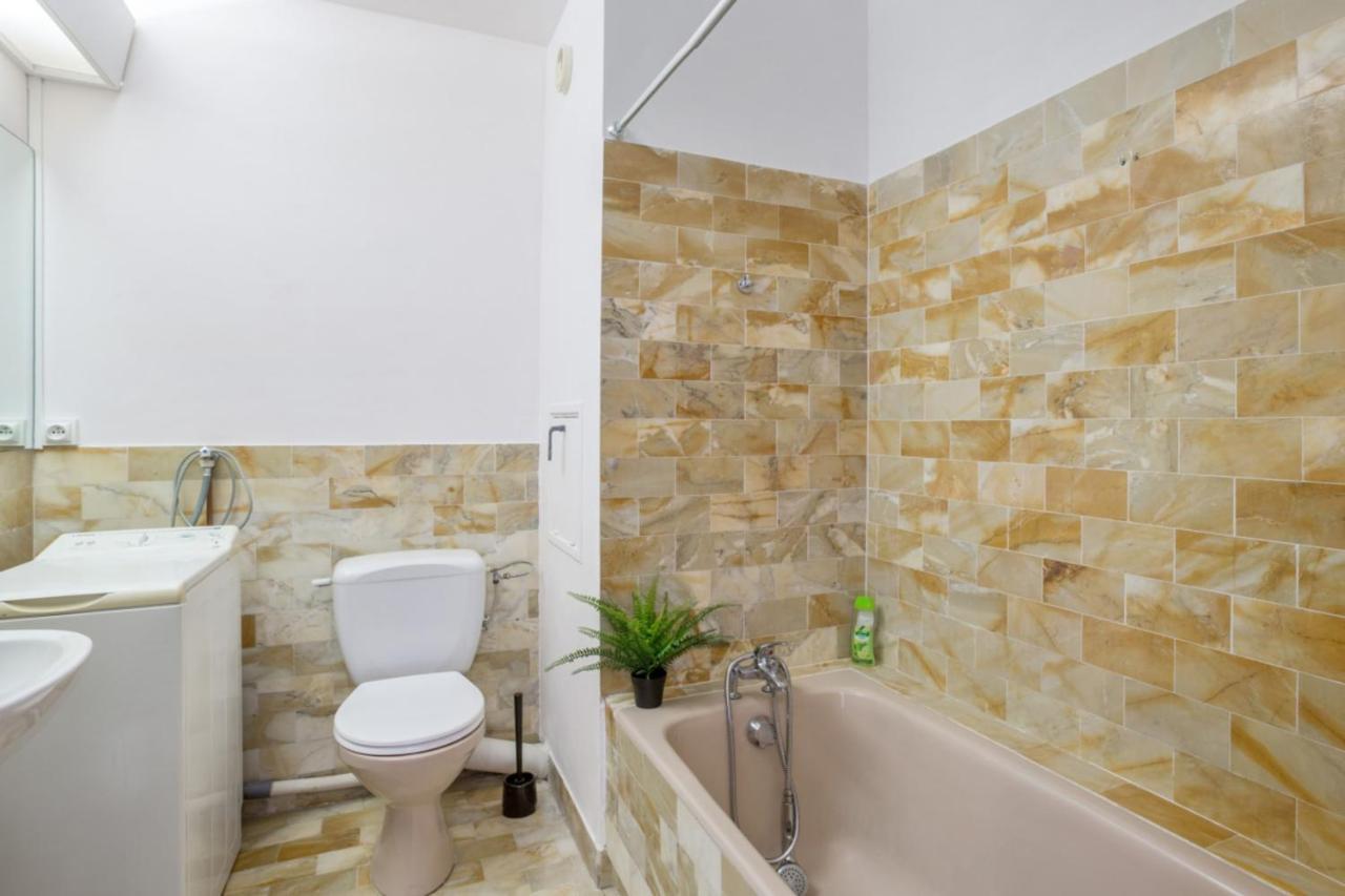 Spacious Studio W Sea View Terrace Near The Beach In Welkeys Apartment Marseille