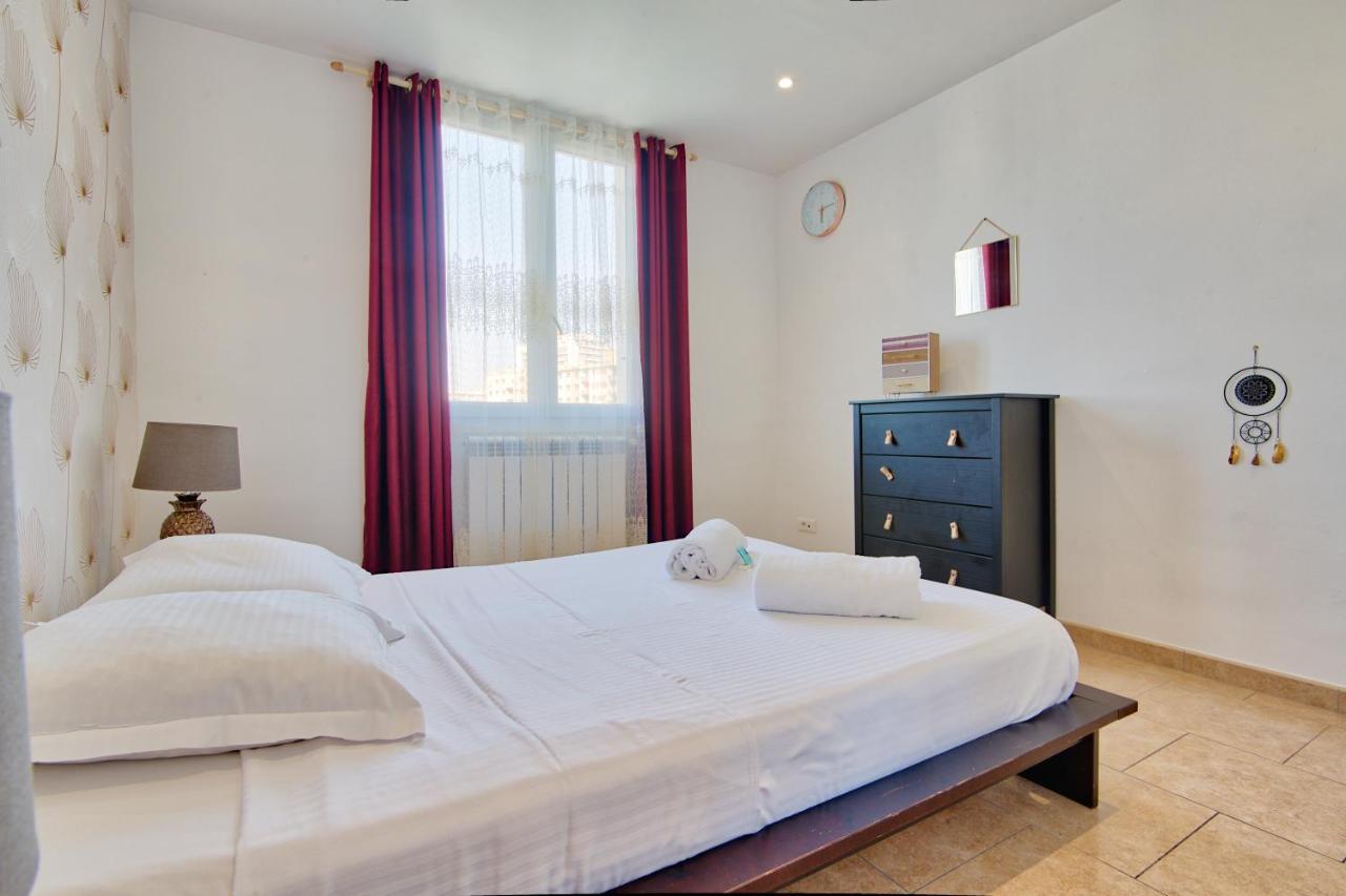 Nid Douillet De Mazargues Marseille