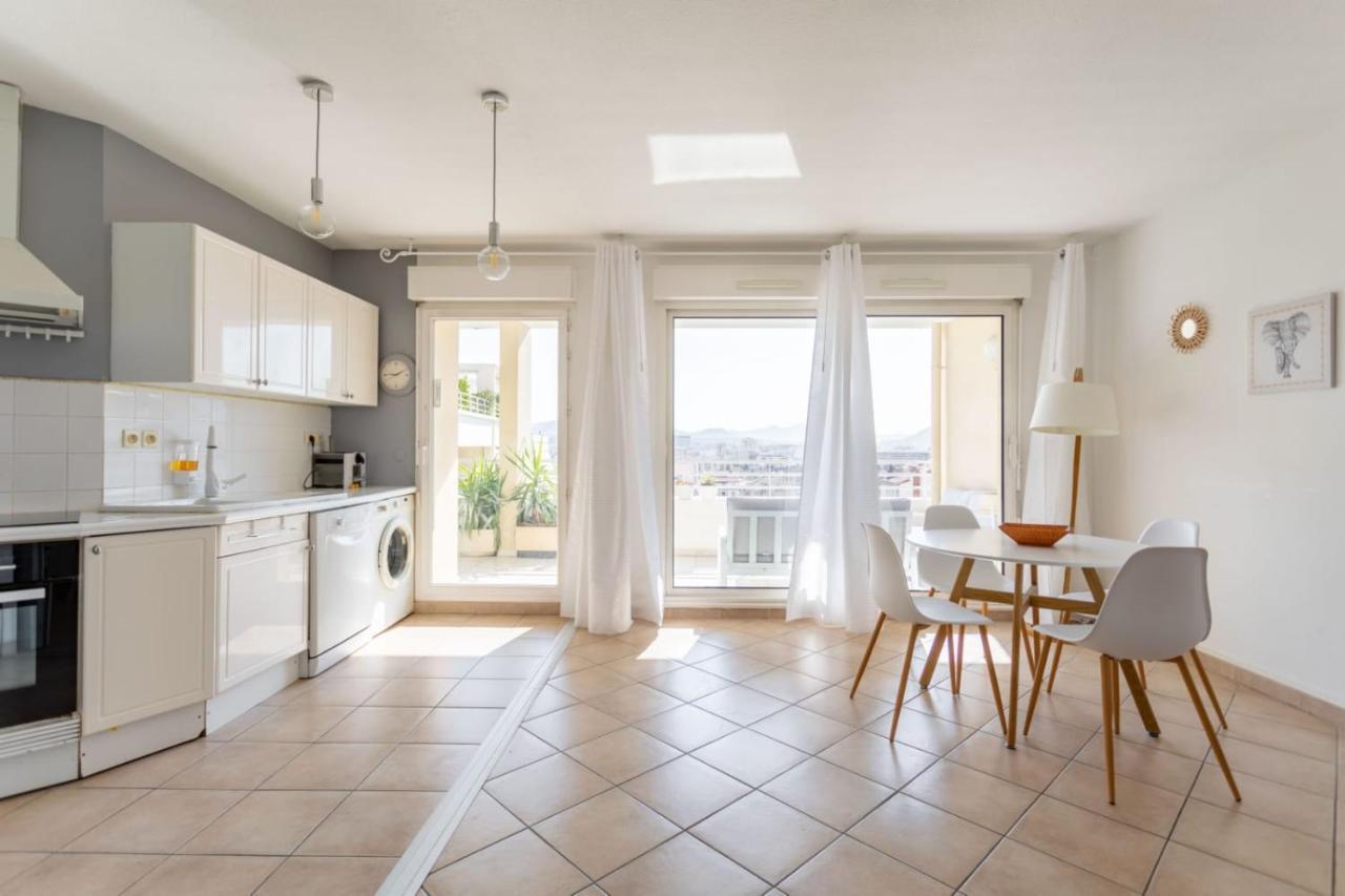 Apartment Standing 2 6 Pers Clim Parking Jo Marseille