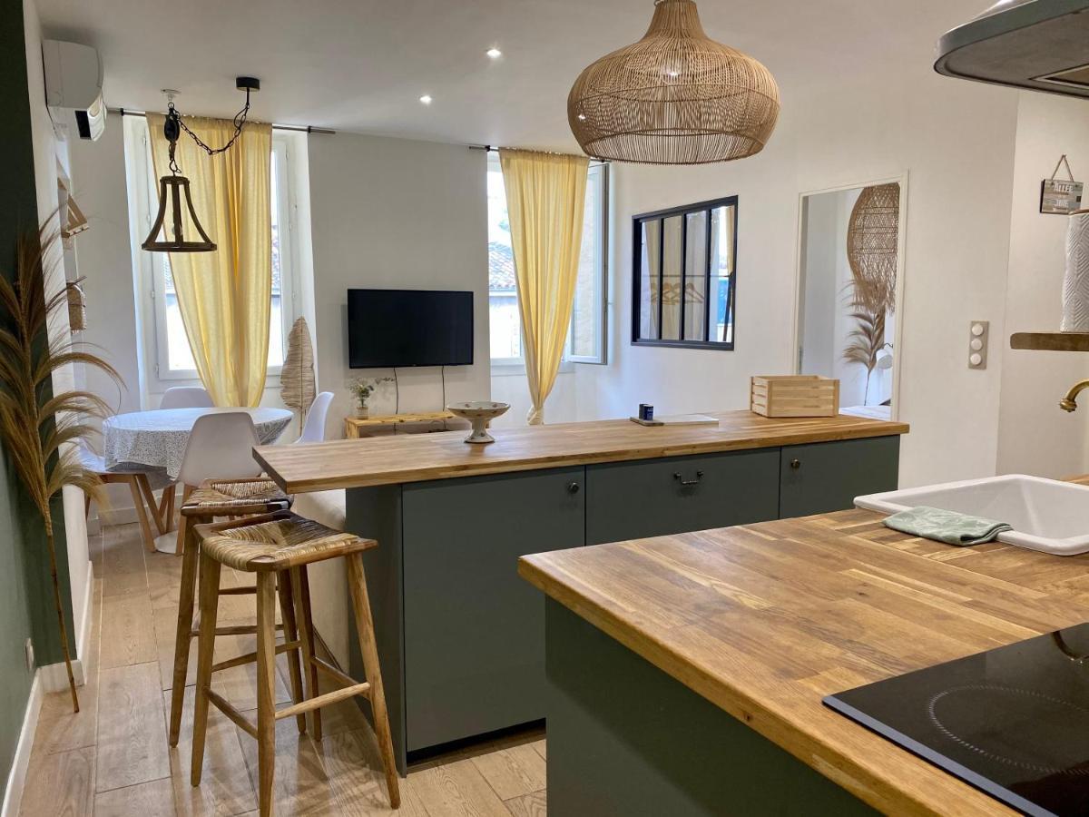 Apartment T2 Au 5 Avenue Full Confort Au Calme Et Climatise Marseilles