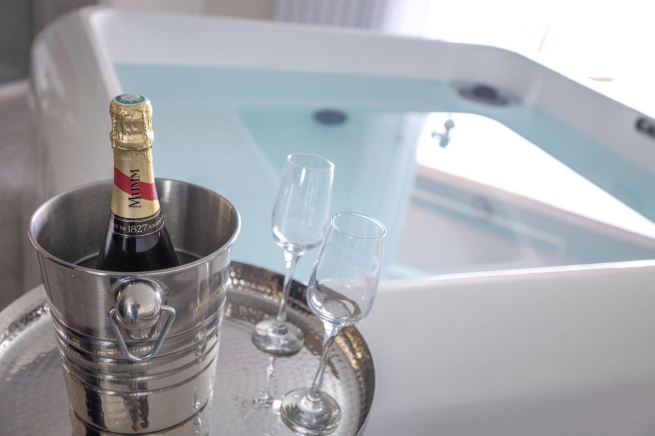 Les 1 Vue Piscine Guest house Marseille