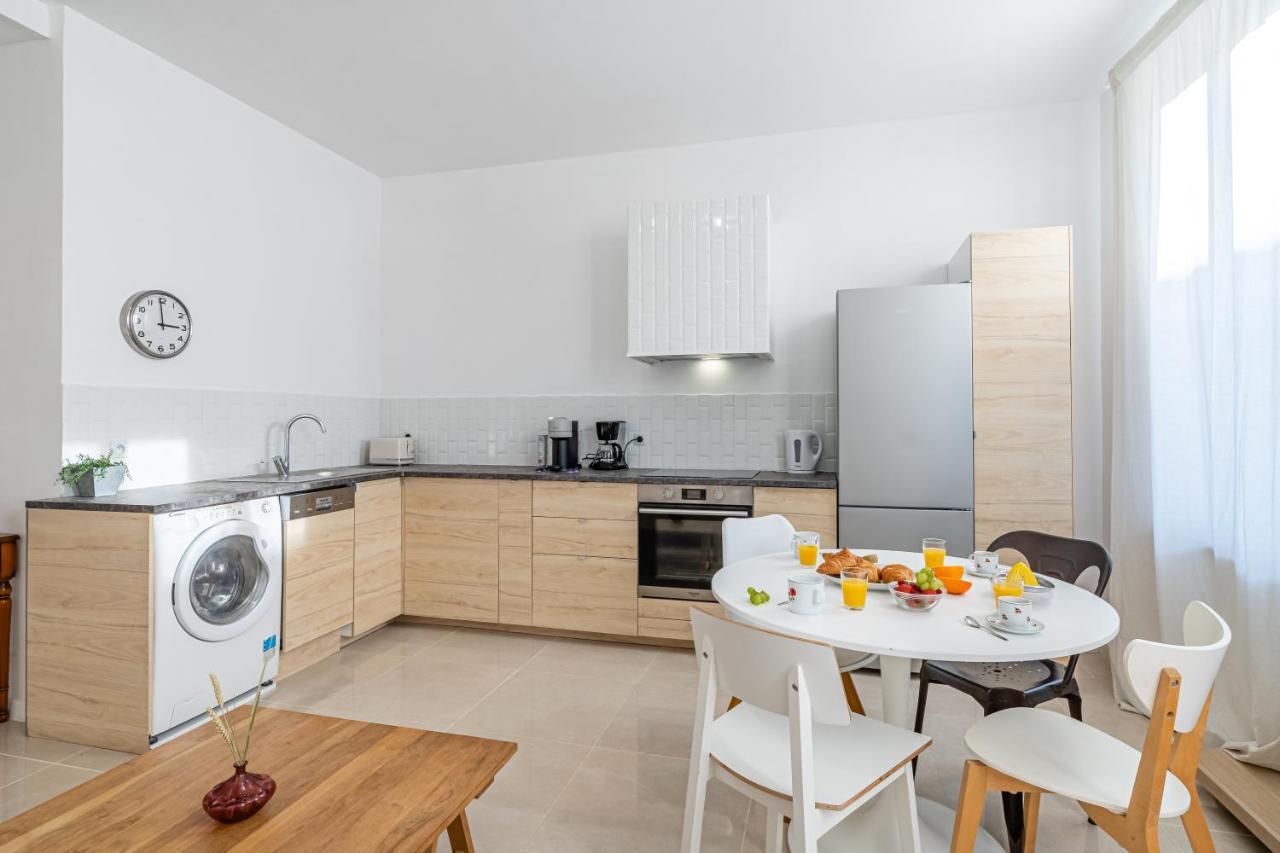Le Borely: Climatise Avec 2 Chambres, A 800m De La Apartment *
