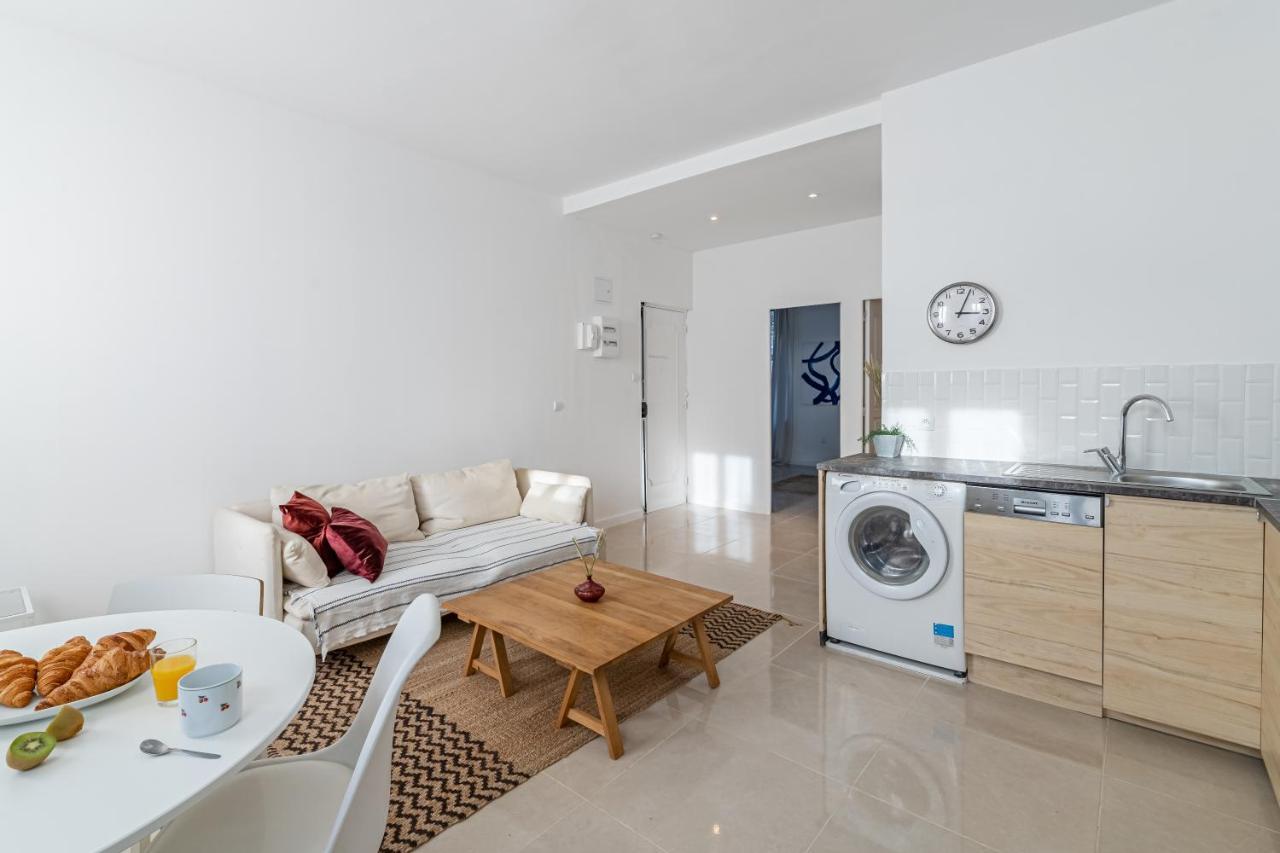 Le Borely: Climatise Avec 2 Chambres, A 800m De La Apartment *