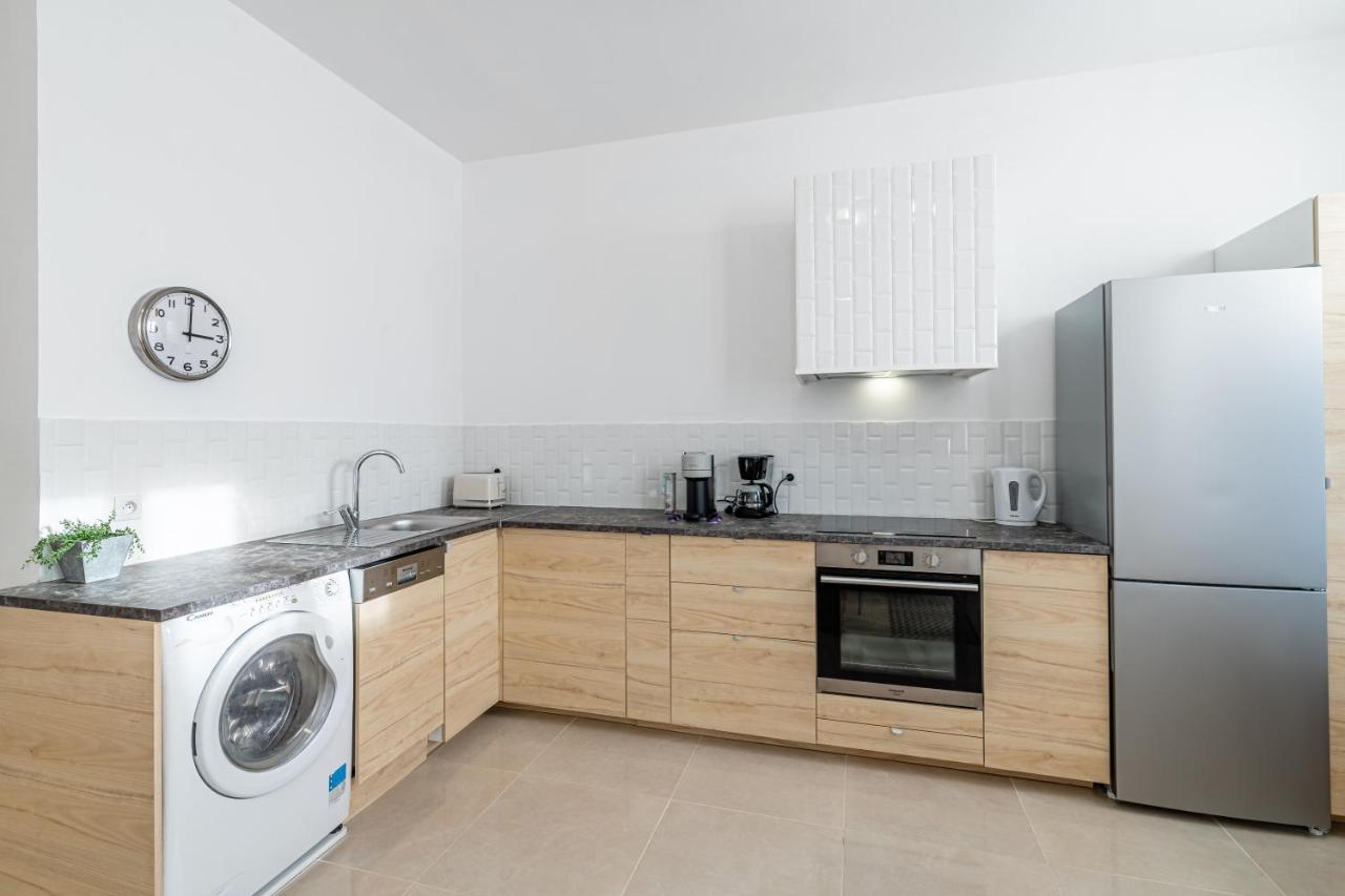 Apartment Le Borely: Climatise Avec 2 Chambres, A 800m De La