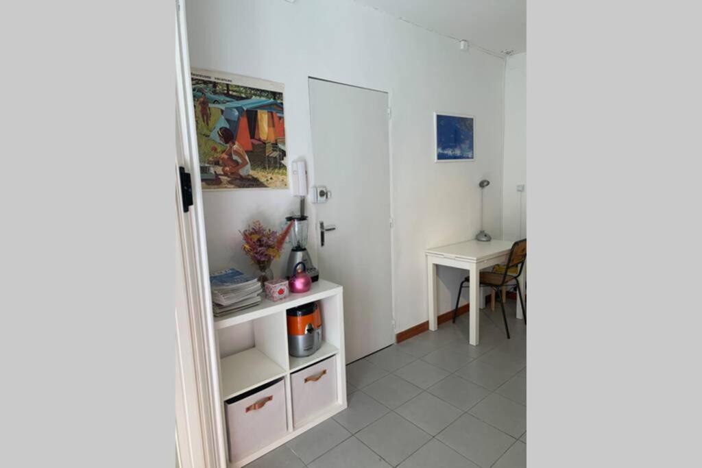 Appartement Charming With Patio In The Heart Of Marseilles