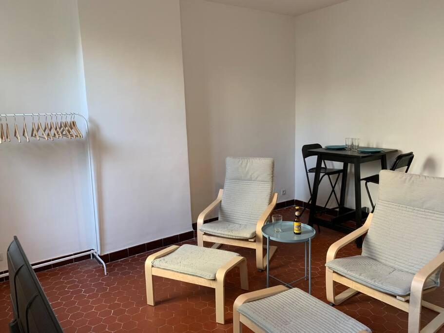 Palais Longchamps, T2 Cote Cour Appartement *