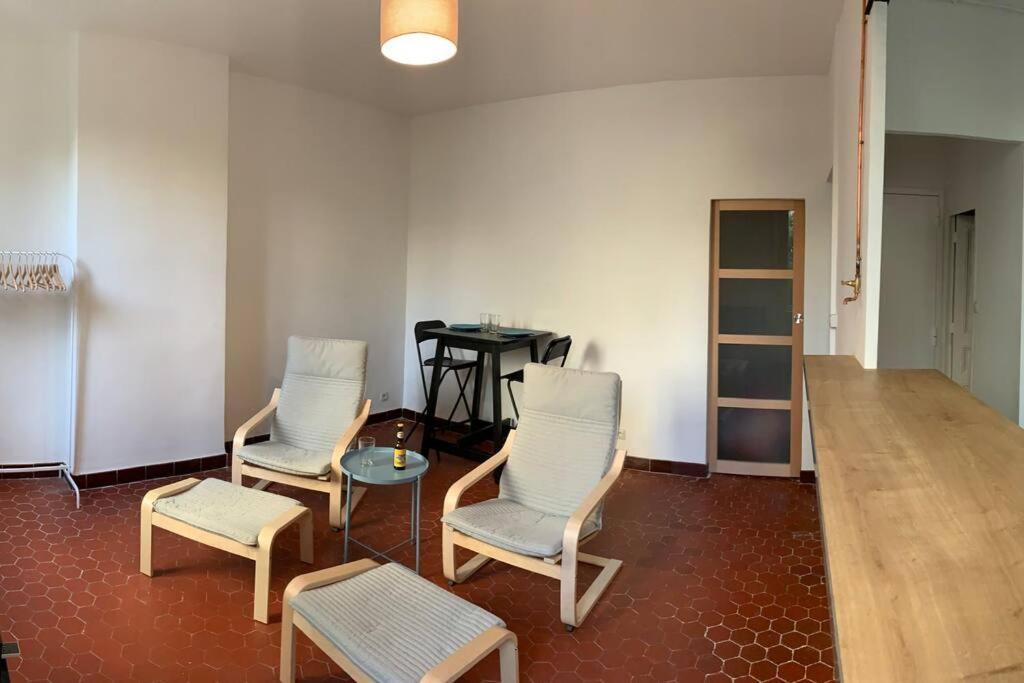 Appartement Palais Longchamps, T2 Cote Cour