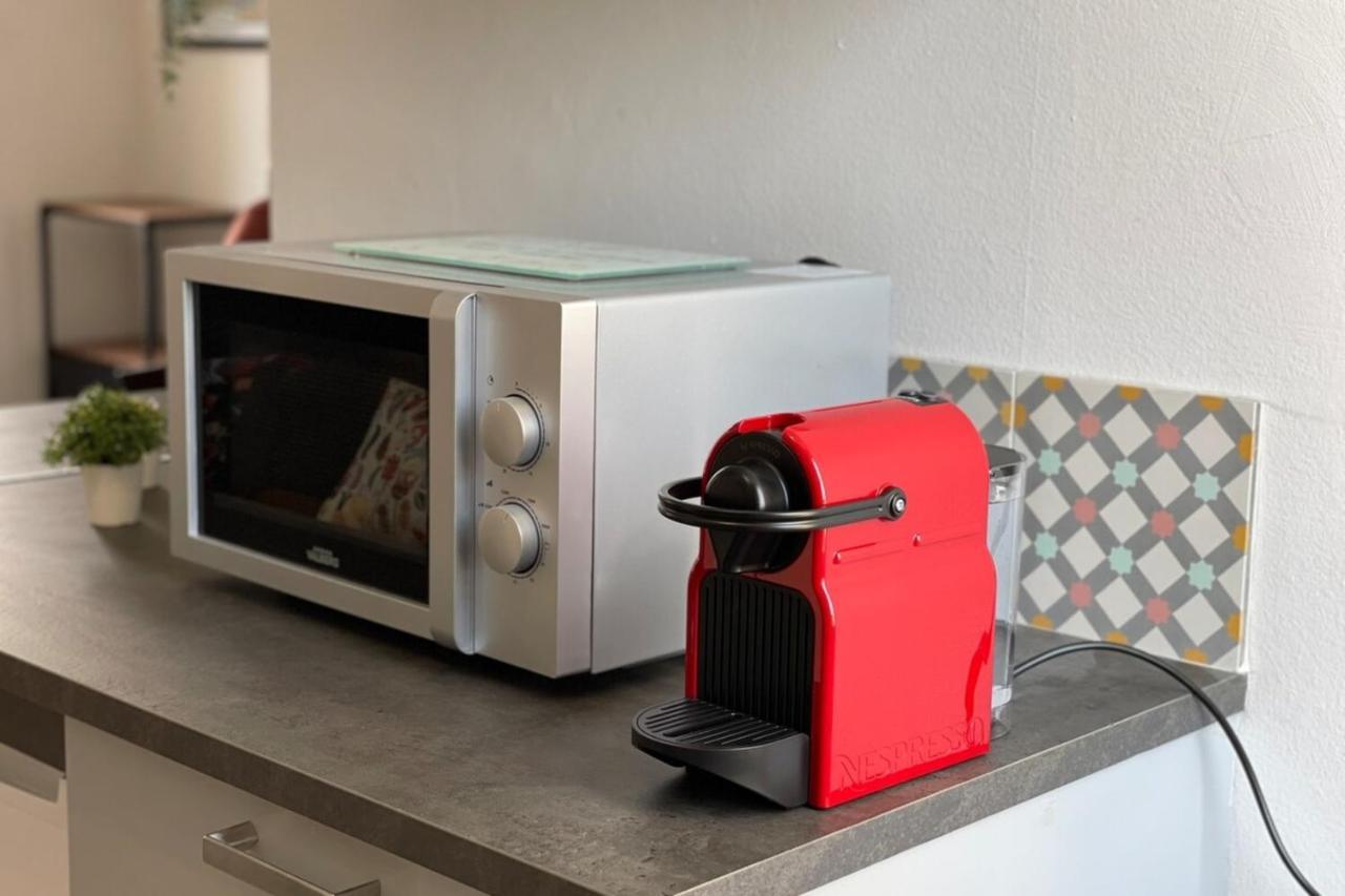 Les Temps Heureux Petite Terrasse Clim-netflix Marseilles